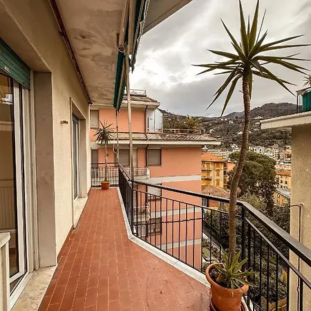 Private Parking  A Due Passi Dalla Stazione Rapallo