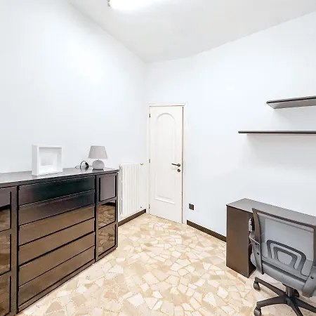 Apartmán Private Parking A Due Passi Dalla Stazione *