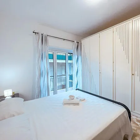 Private Parking A Due Passi Dalla Stazione *