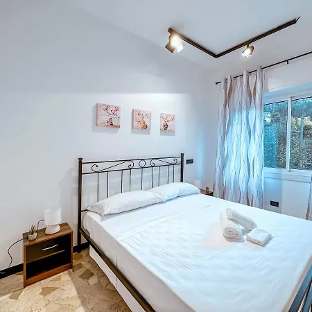 Private Parking A Due Passi Dalla Stazione Apartment *