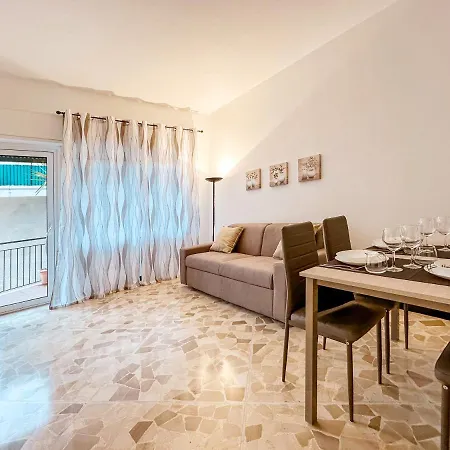 Private Parking A Due Passi Dalla Stazione Apartment *