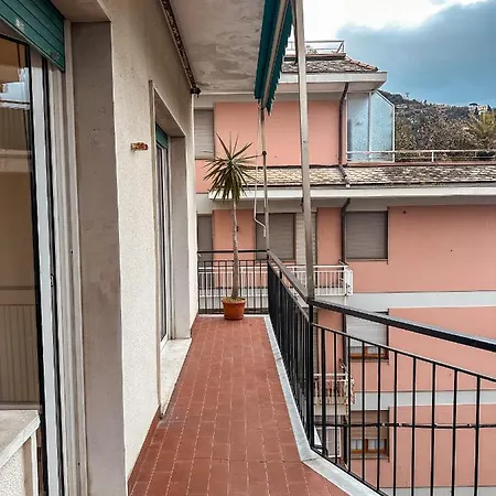 Private Parking A Due Passi Dalla Stazione * ラッパロ