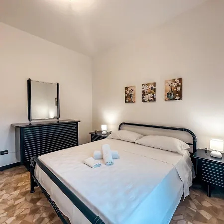 Apartament Private Parking A Due Passi Dalla Stazione