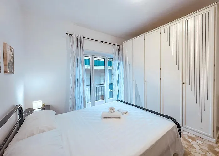 Private Parking A Due Passi Dalla Stazione *