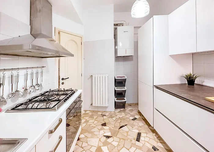 Apartment Private Parking A Due Passi Dalla Stazione *