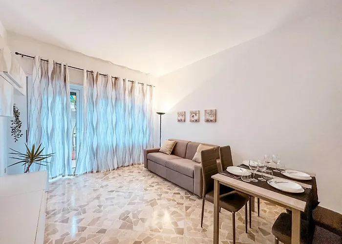 Private Parking A Due Passi Dalla Stazione *