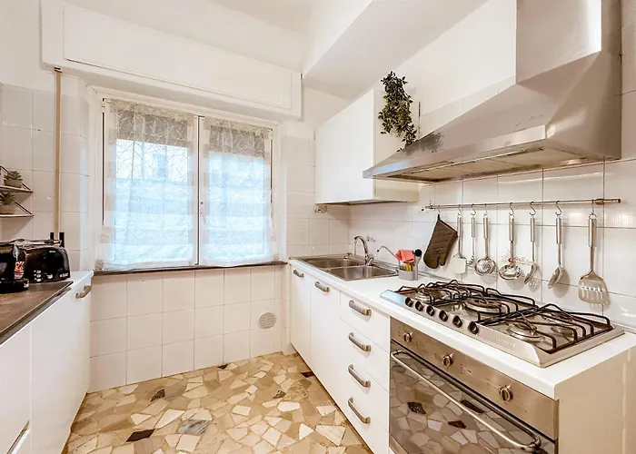 Private Parking A Due Passi Dalla Stazione Apartment *