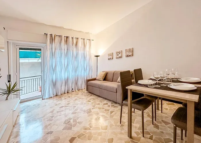 Private Parking A Due Passi Dalla Stazione Apartment *