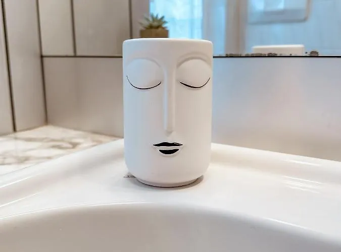 Private Parking A Due Passi Dalla Stazione Apartment *