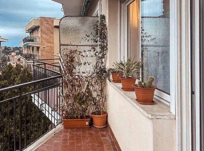 Private Parking A Due Passi Dalla Stazione Apartment *