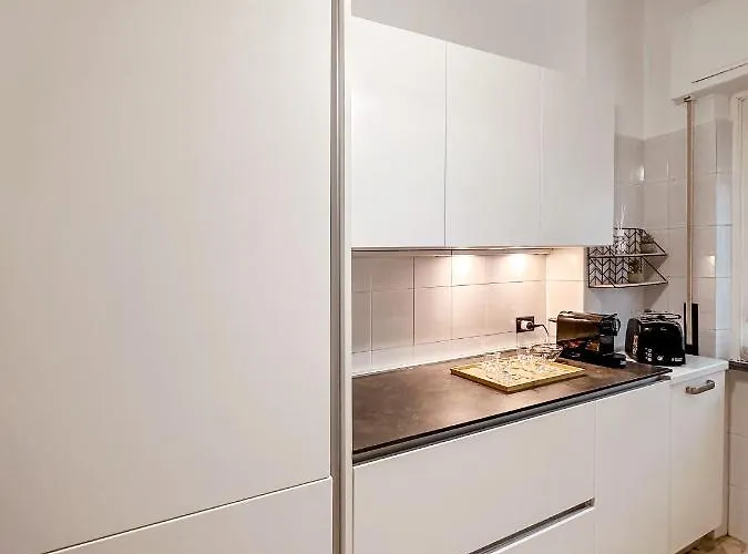 Private Parking A Due Passi Dalla Stazione