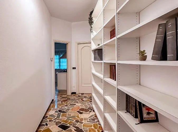 Private Parking A Due Passi Dalla Stazione Apartment