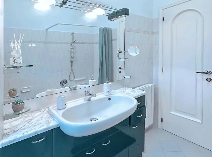 Private Parking A Due Passi Dalla Stazione *