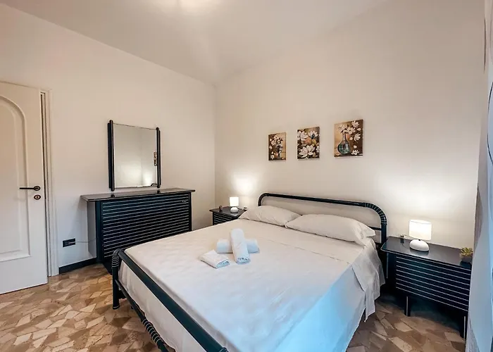 Apartment Private Parking A Due Passi Dalla Stazione